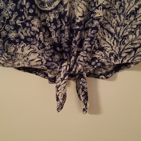 Top - Picture 2 of 3